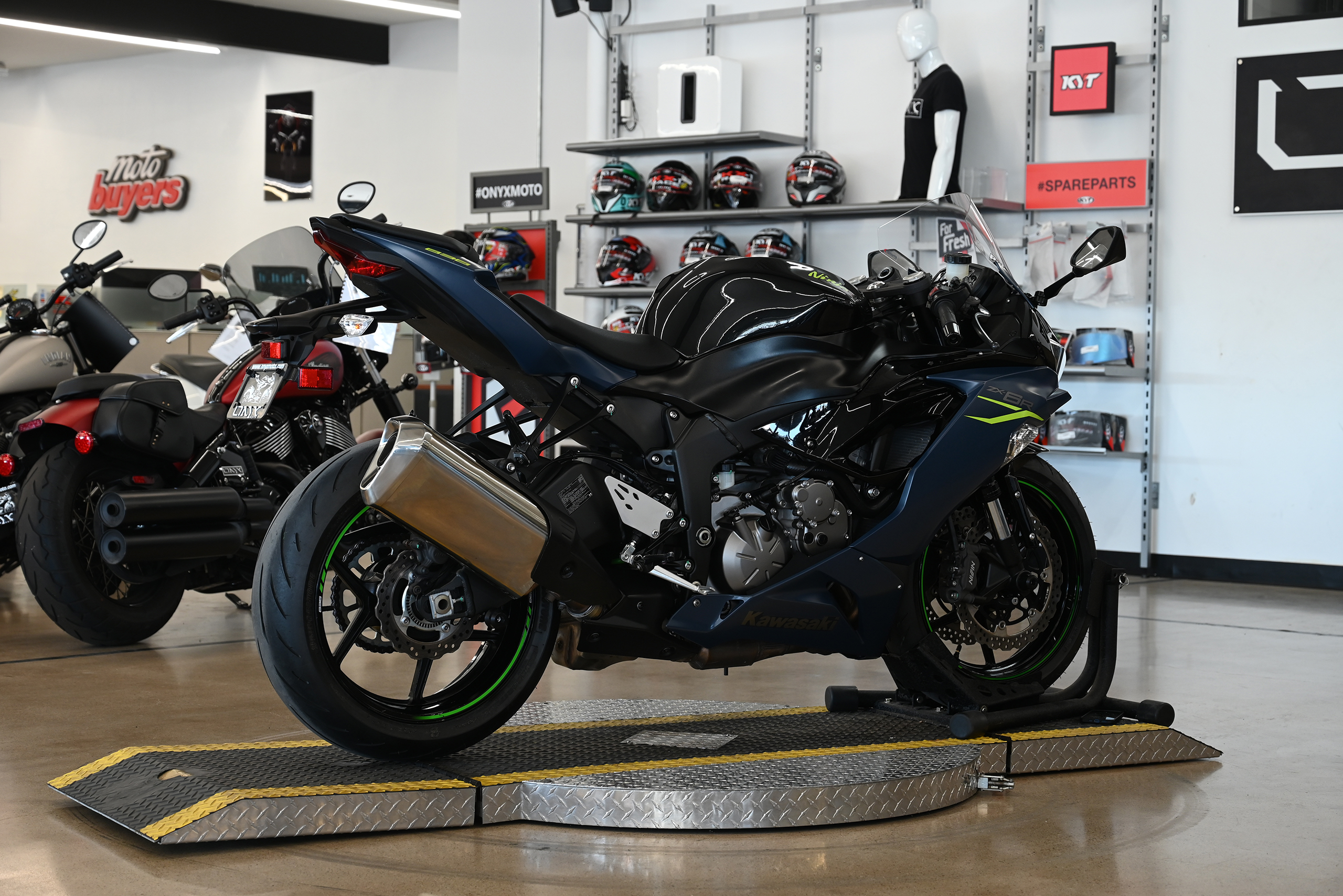 2021 Kawasaki ZX6R - Onyx Moto