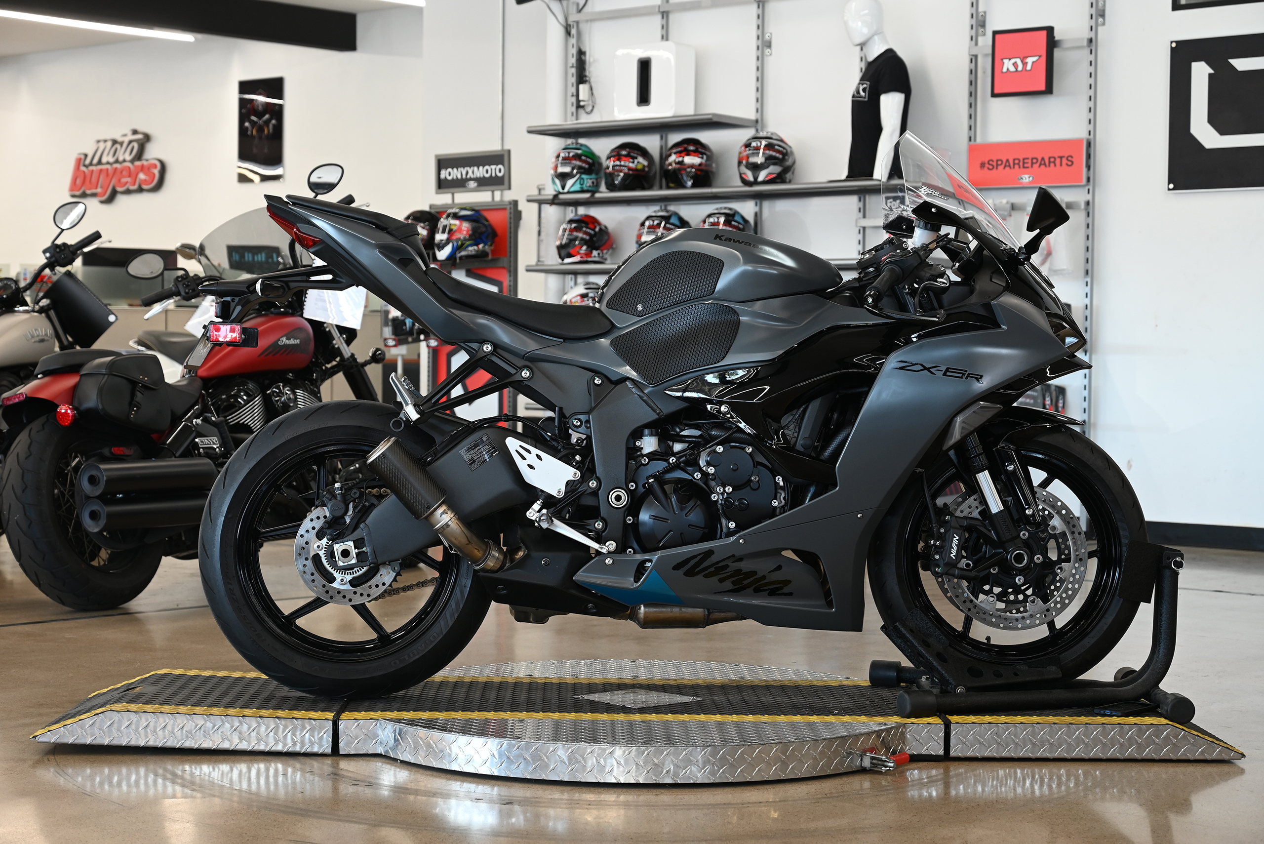  onyx grey×Black compressionレプリカ 2025 Kawasaki ZX6R - Onyx Moto San Diego