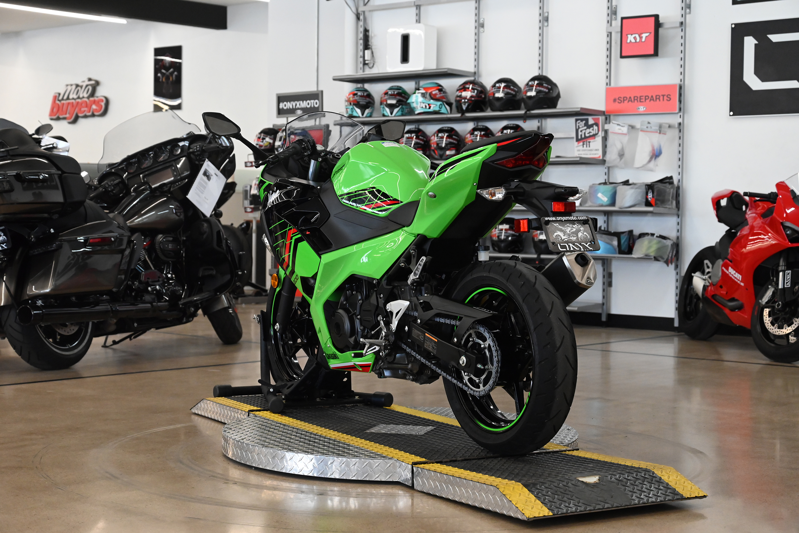 2023 Kawasaki Ninja 400 ABS KRT - Onyx Moto San Diego