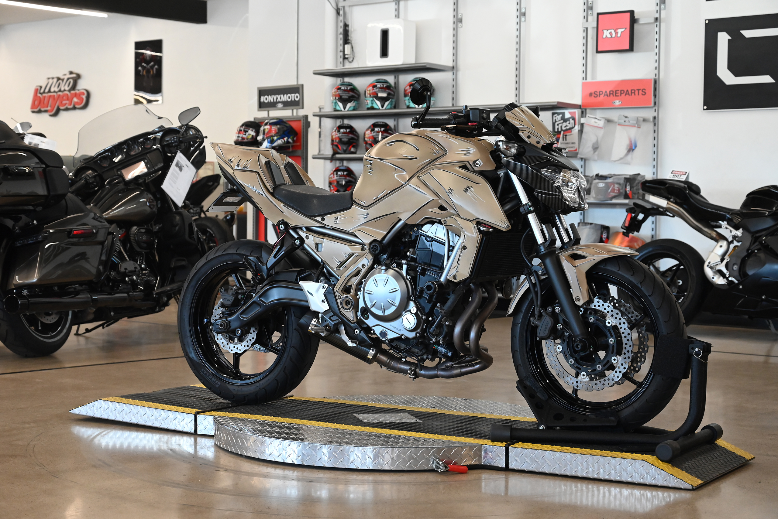 デュボネ•*¨*•.¸♬︎ 2017 Kawasaki Z650 - Onyx Moto San Diego
