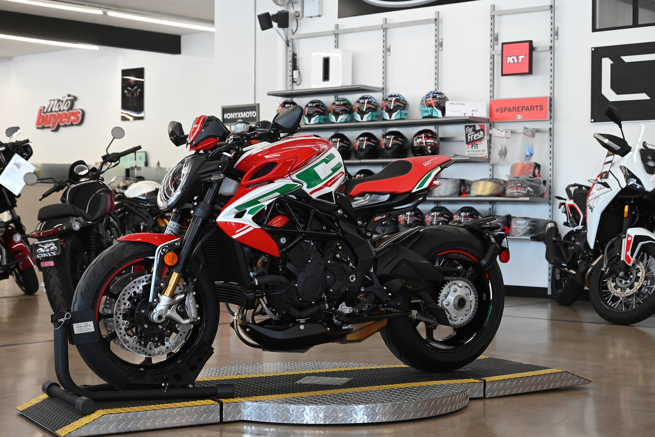 MV Agusta BRC カーボン調ボックス 2025 MV Agusta Dragster RC SCS - Onyx Moto San Diego