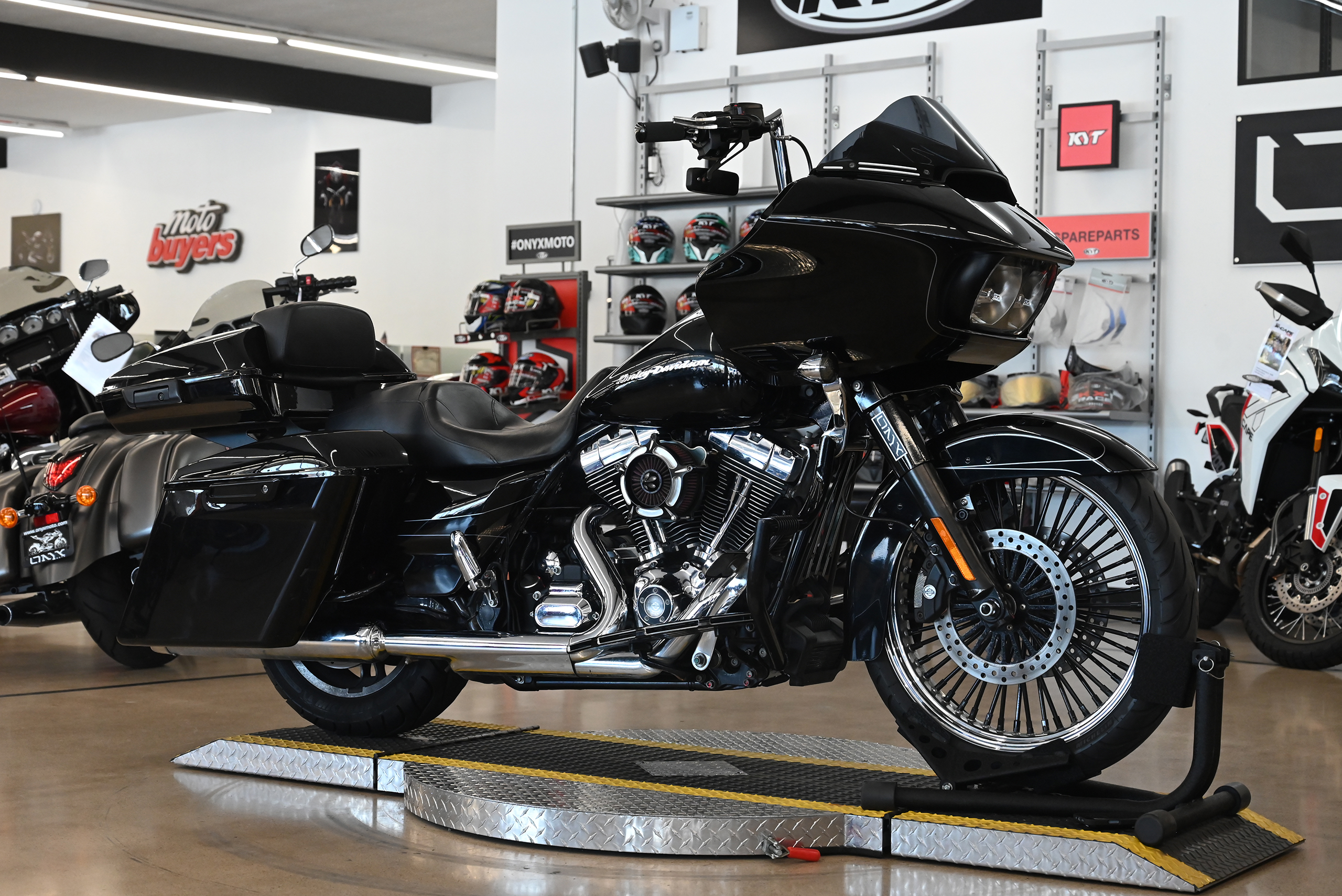 Harley-Davidson仕様　インテリア 2016 Harley Davidson Road Glide Special - Onyx Moto San Diego