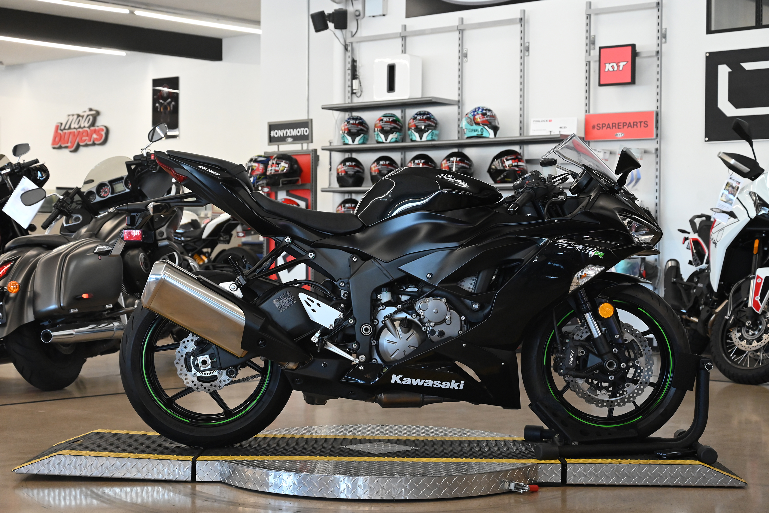 鈴木様 2019 Kawasaki Ninja ZX6R - Onyx Moto San Diego