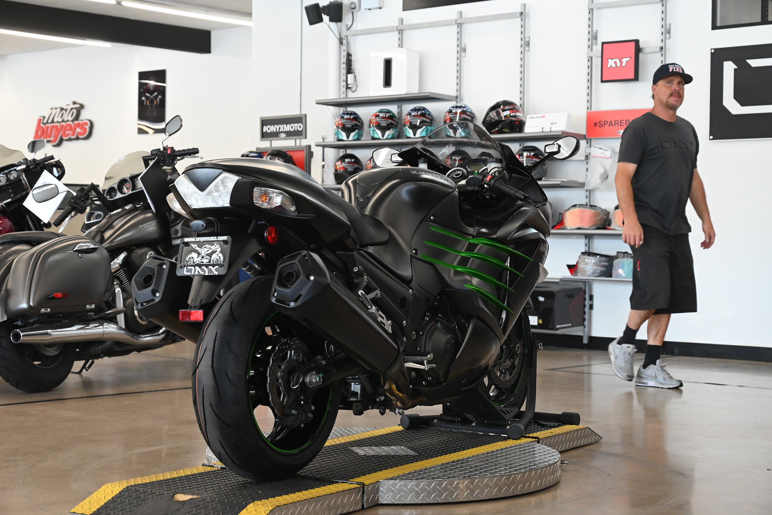 2015 Kawasaki ZX14R - Onyx Moto San Diego